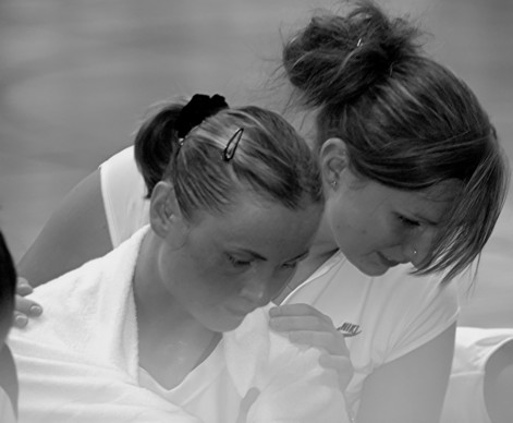 Elo et Pauline attentives...