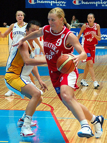 Petra STAMPALIJA, seulement 1/4 ce soir en 15 mn (photo www.fibaeurope.com)