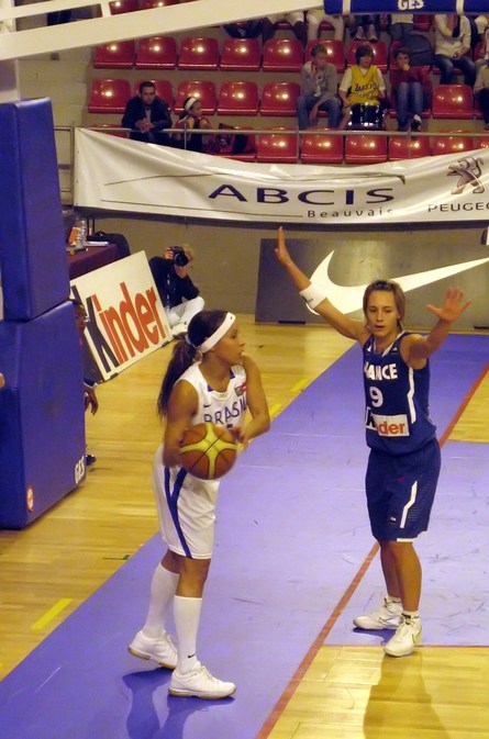 Adrianinha PINTO, ça ne vous rappelle pas quelque chose au BLMA? Adrianinha PINTO, ça ne vous rappelle pas quelque chose au BLMA?