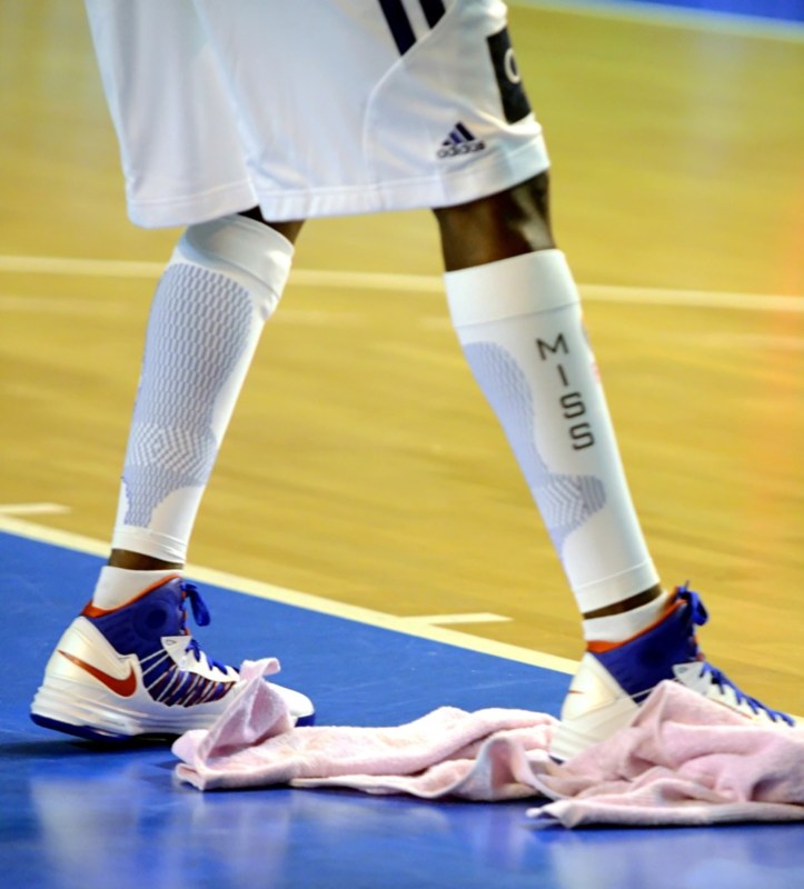 Non ce ne sont pas les nouvelles serpillières du BLMA mais la serviette d'Ana LELAS!