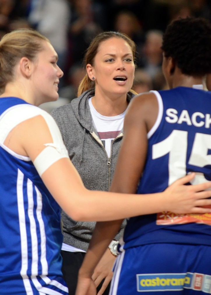 Kristen MANN, présente à Lyon elle aussi, félicite chaleureusement Fati SACKO