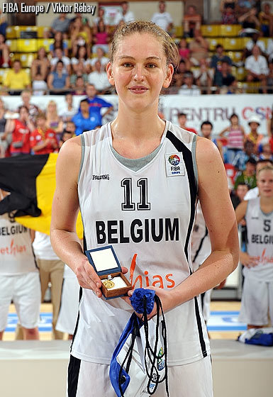 Emma MEESSEMAN, Championne d'Europe U18 et MVP en 2011. Face à la France!