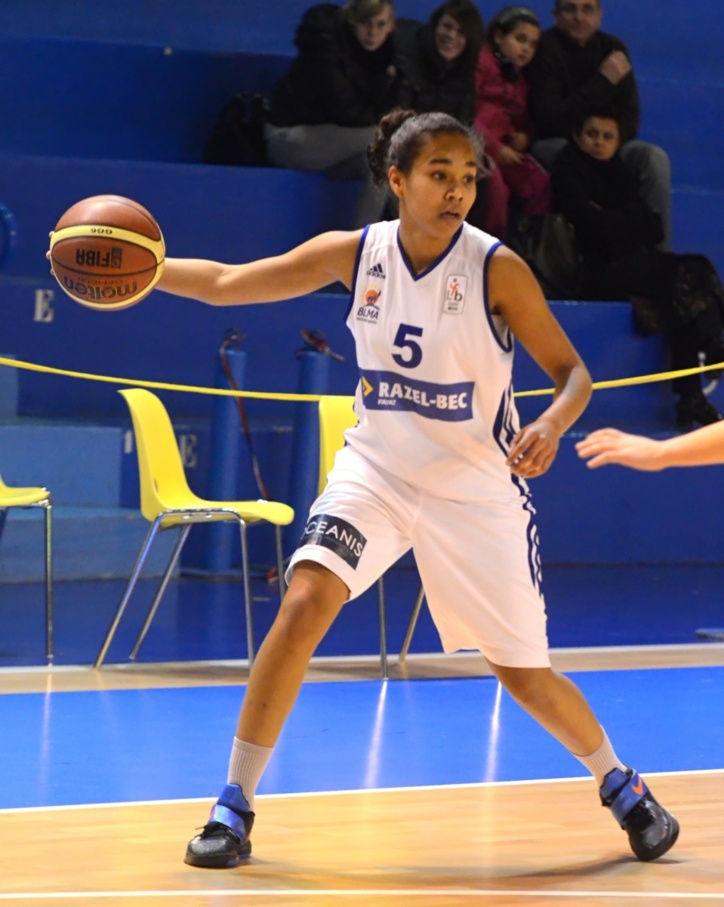 Océane SINAMALE: une petite feinte et 15 points! Océane SINAMALE: une petite feinte et 15 points!