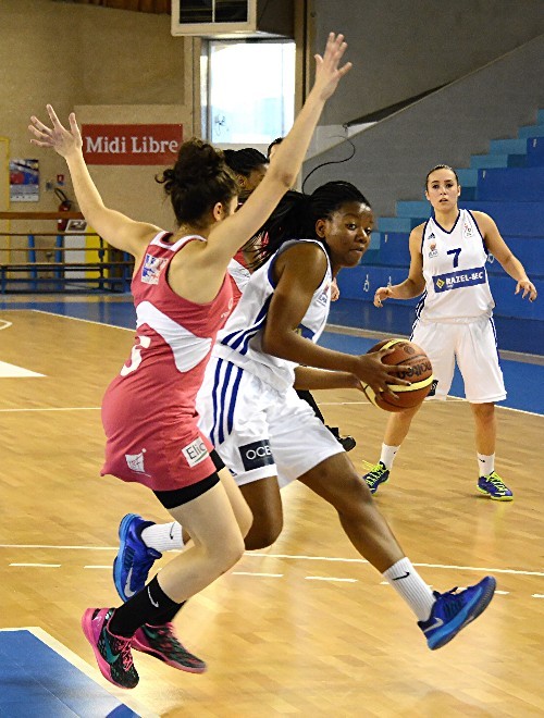 Johana LUKOKI, ici face à Inès TALBI, sous l'oeil attentif de Perrine FUGIER