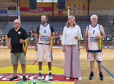 La Confrérie de la Saint-Vincent intronise ses nouveaux membres "basket" (vidéo)