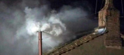 Comme la fumée blanche s'échappe de la Chapelle Sixtine lors de l'élection papale, la fumée blanche s'est également échappée ce soir de la bodega du BLMA