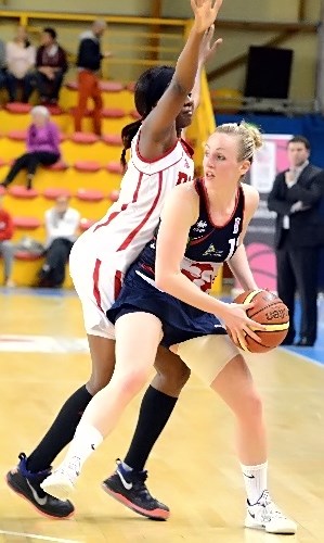 Mélanie DEVAUX, bien défendue cette fois par Bérengère DINGA NBOMI Mélanie DEVAUX, bien défendue cette fois par Bérengère DINGA NBOMI