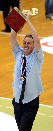 Valéry DEMORY: en voilà un qui, avec son assistant Guy PRAT, a sacrément du bosser pour préparer cette série! Valéry DEMORY: en voilà un qui, avec son assistant Guy PRAT, a sacrément du bosser pour préparer cette série!