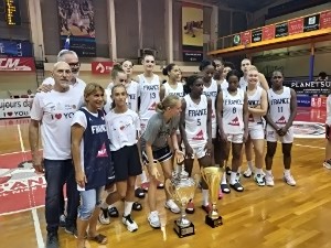 L'Equipe de France avec la famille de Laure (photo Ph. MANASSERO)