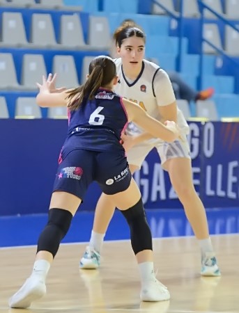Très beau duel entre Charlie GIROD (de dos) et Anouk BRUN
