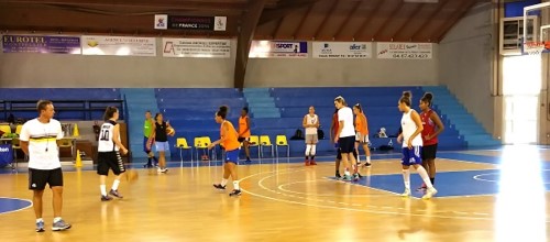 6 joueuses pros et 6 U18 à l'entrapinement mardi dernier 6 joueuses pros et 6 U18 à l'entrapinement mardi dernier