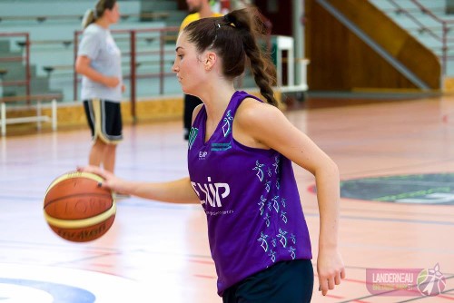 Aline DUMONT ici à l'entraînement (photo Landerneau Basket)