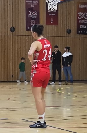 Solitude et perplexité pour la capitaine Léa PELLERIN