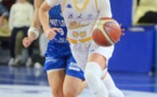 Julie VANLOO devance ici Céline DUMERC et c'est tout le BLMA qui s'impose devant Basket Landes