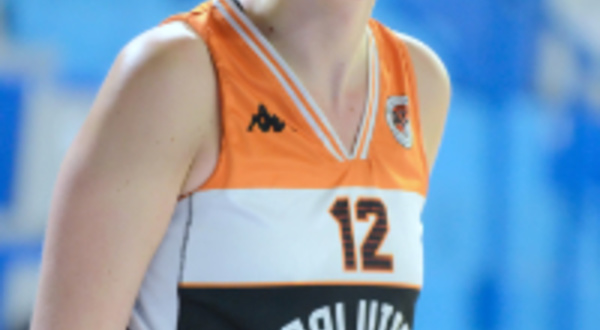 Nina DEBOUGY, tout sourire