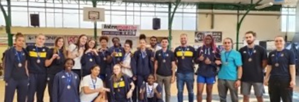 Le bronze pour les "petites" du BLMA et leur staff