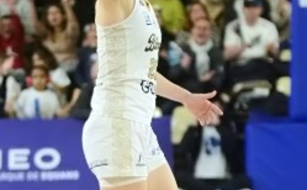Un 3-points important que Garance RABOT célèbre dignement. Quel match !
