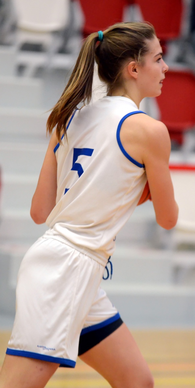 1_Cardenal_Dribble_F