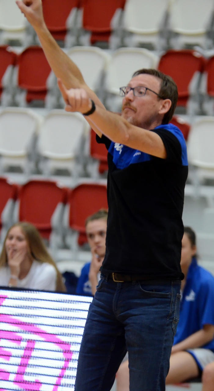 1_Coach_Jean_Michel_More_2_F