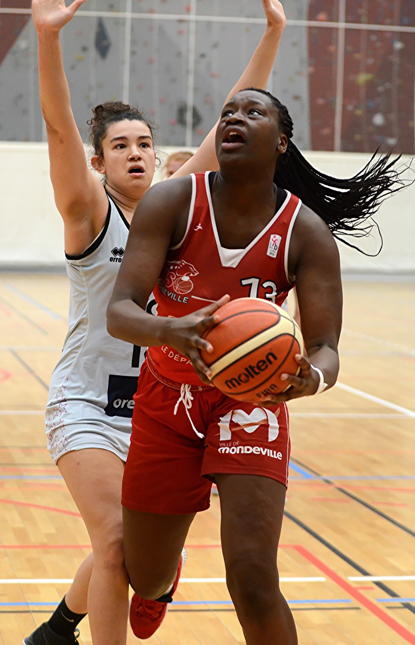 Gueye_Devant_Benharouga_F