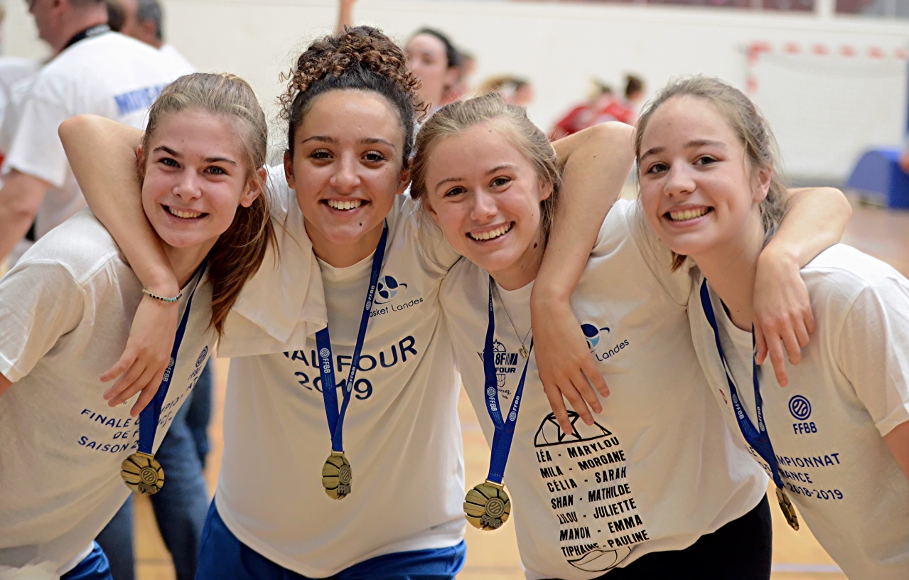 0_Victoire_Groupe_2_F