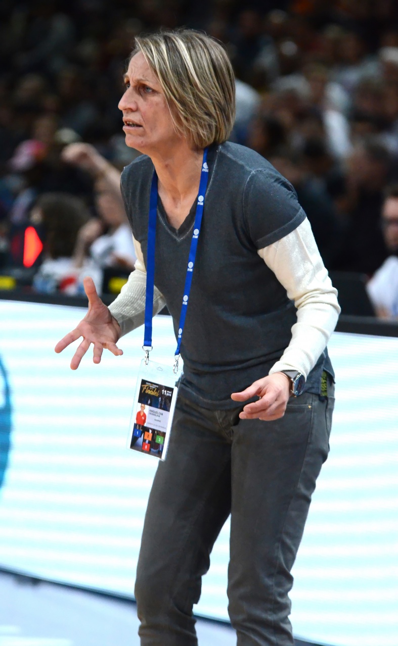 0_Coach_Dessislava_Anguelova_Pas_Contente_F