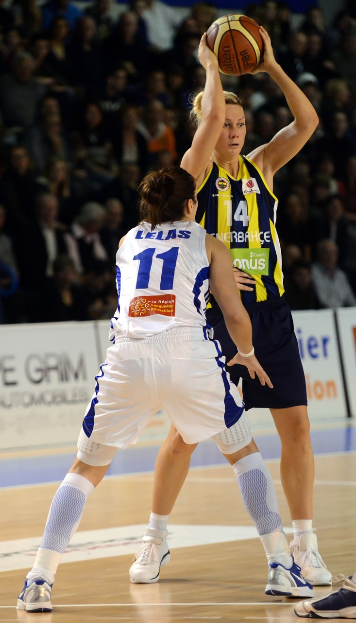 Ana_Défend_Taylor_F