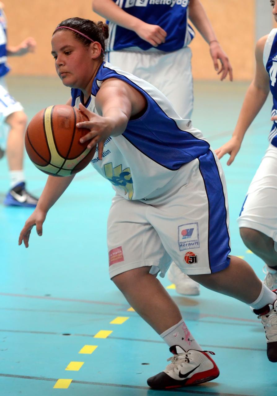 Chaimaa_Conduite_Main_Gauche_F