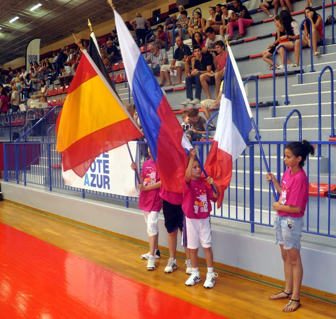 ORG_Attente_Drapeaux_F