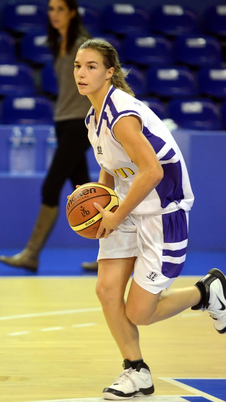 JustineT_Va_Passer_F