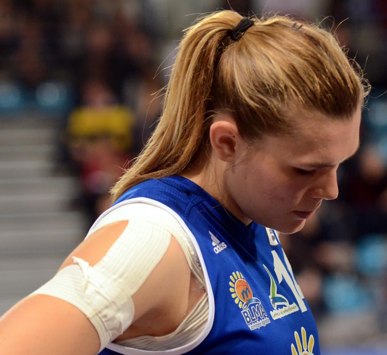 Justine_Attentive_Lyon_F