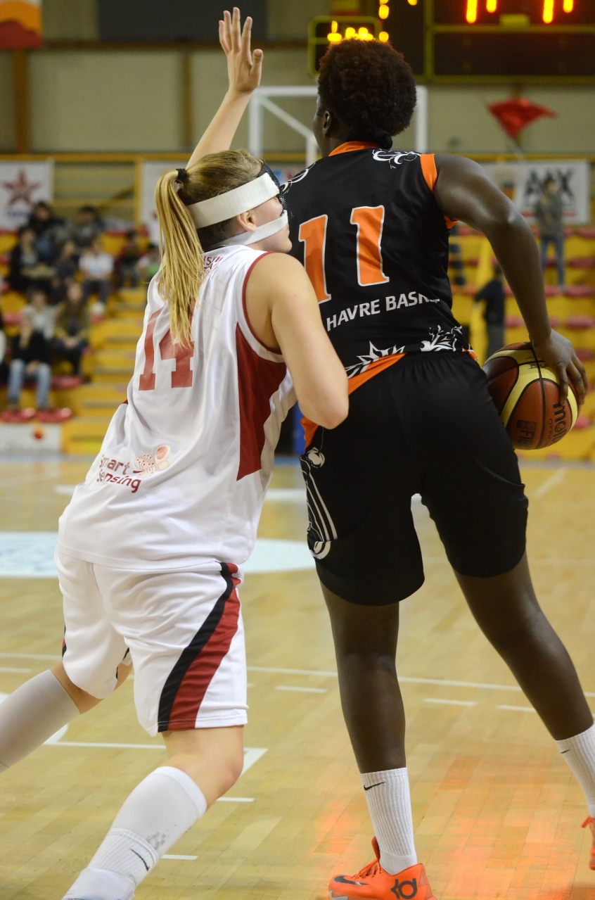 Justine_Fall_Défend_F