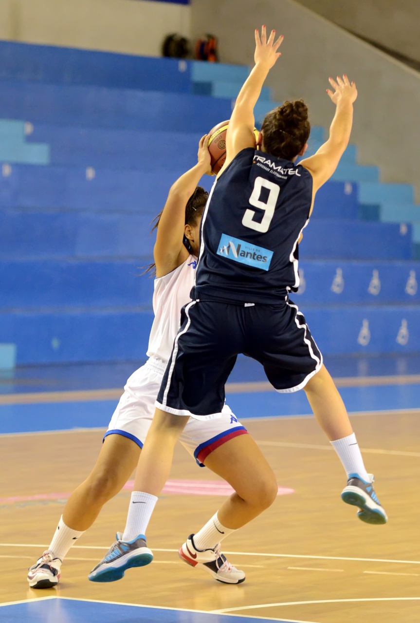 Ducret_Défend_Laura_F