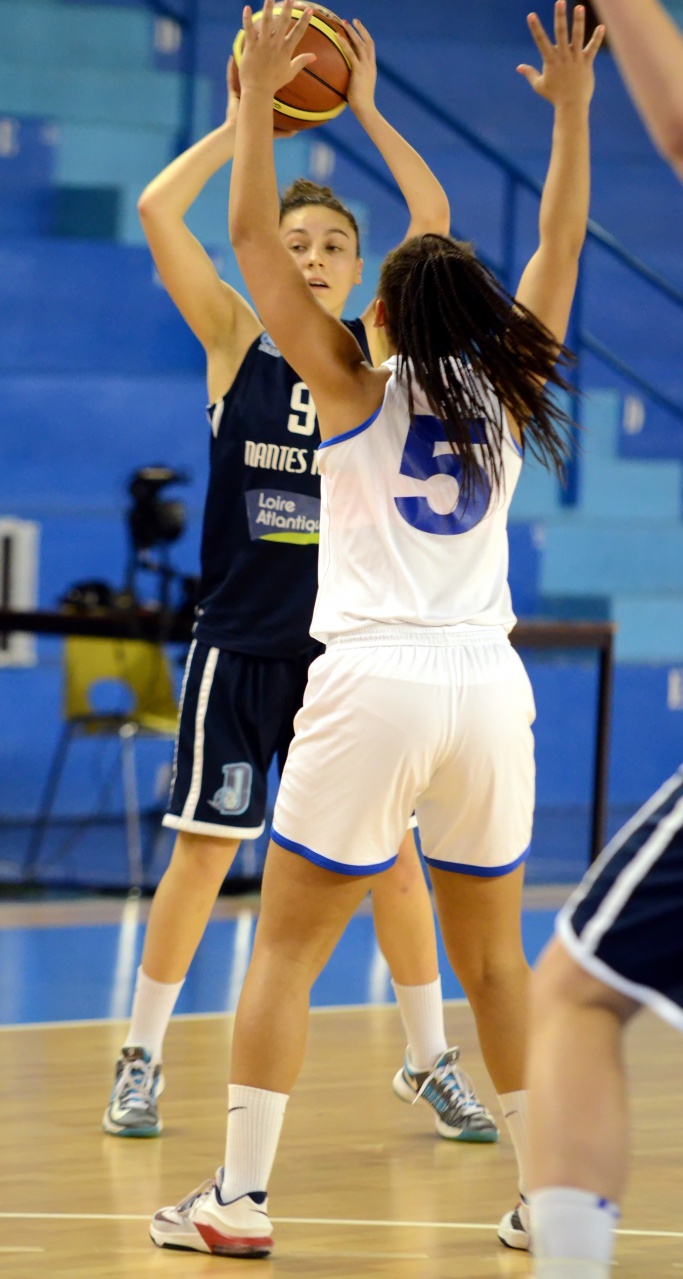 Ducret_Devant_Laura_F