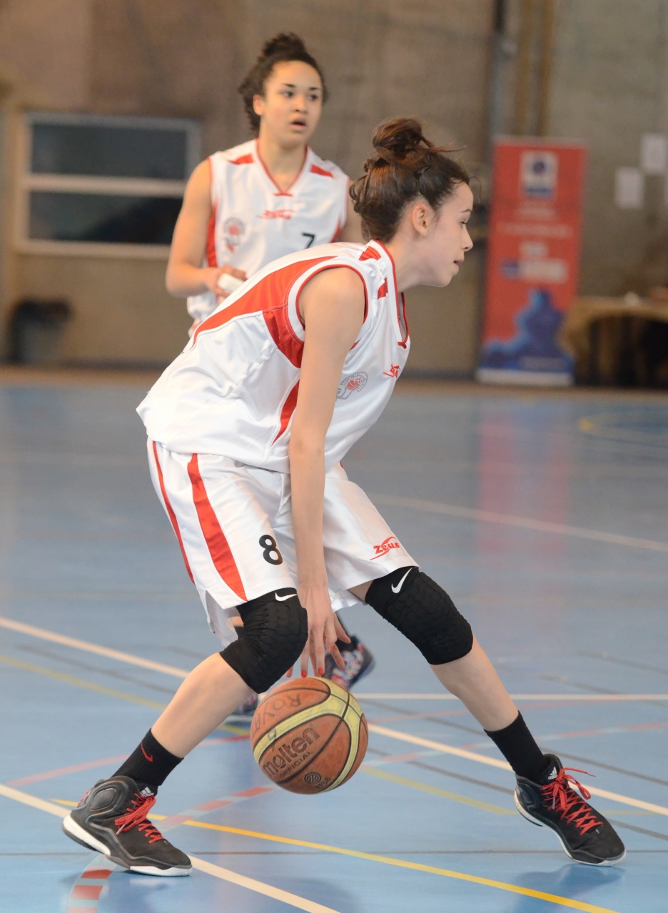 TRO_HAI_Lopez_Senechal_Dribble_F