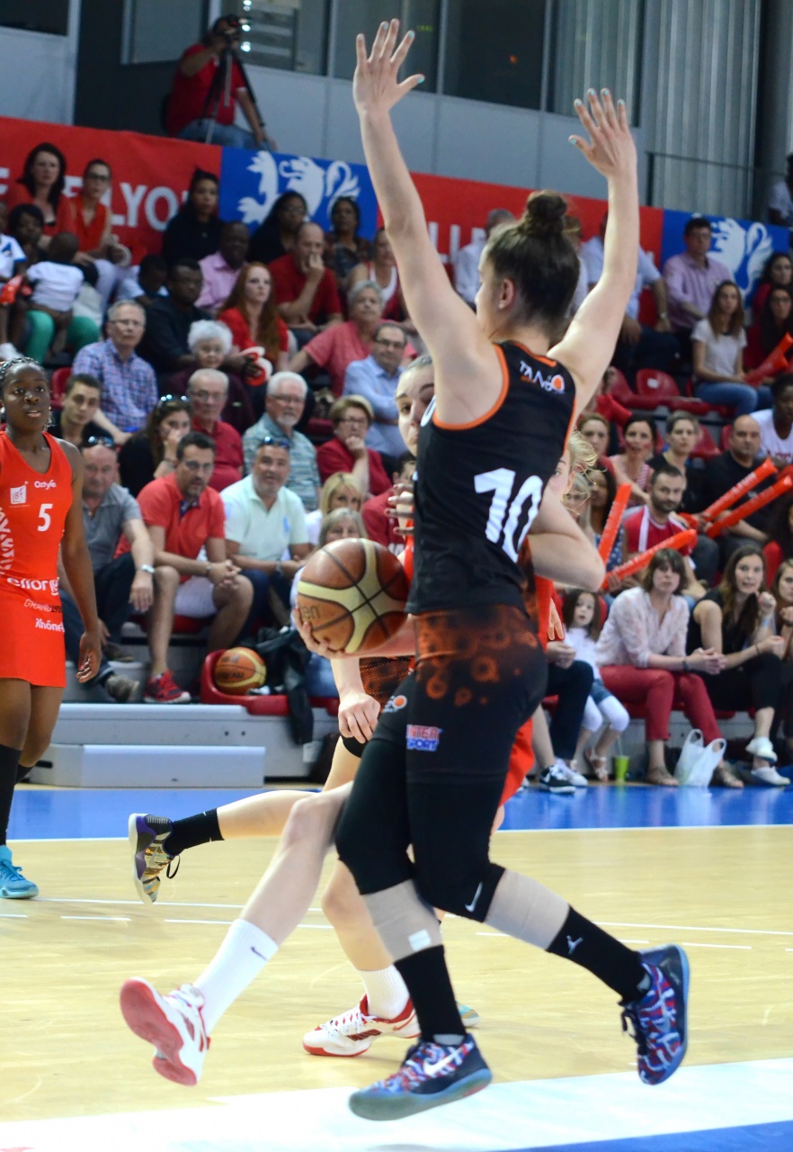 Berkani_Devant_Muzet_F