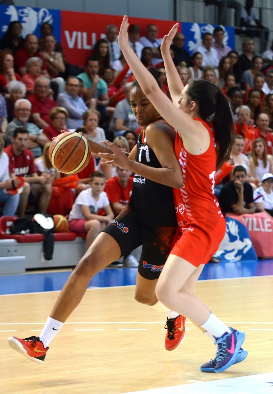 Girardet_Défend_Lerandy_F