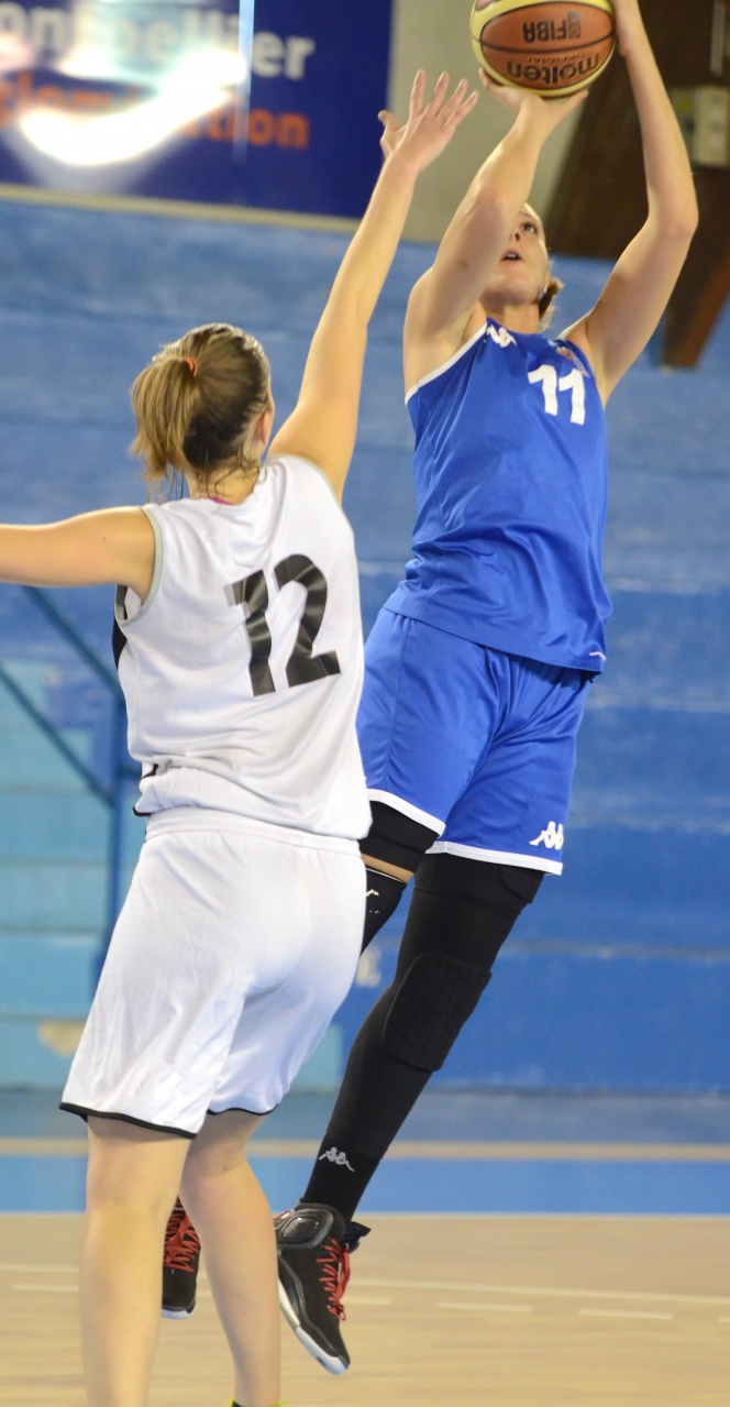 Anais_Jump_Devant_Deal_F