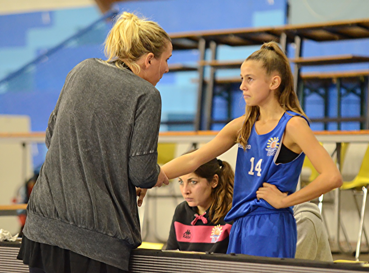 Coach_Julie_Console_F