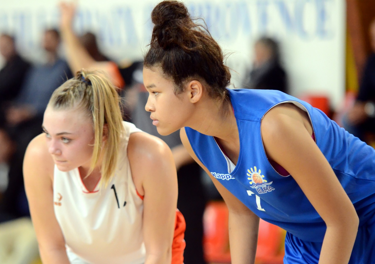 Maeva_Attente_Rebond_F