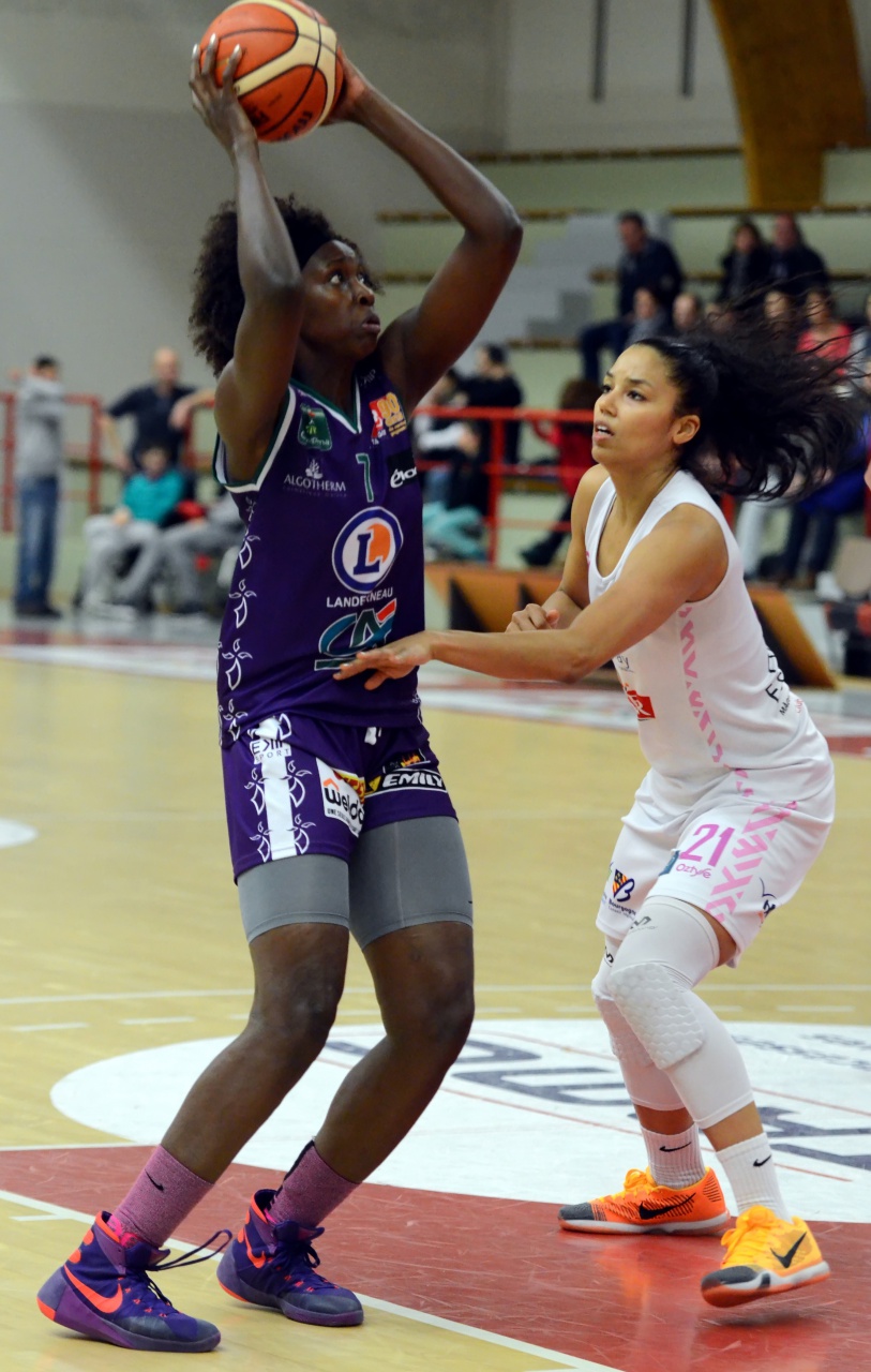 Toure_Devant_Williams_F