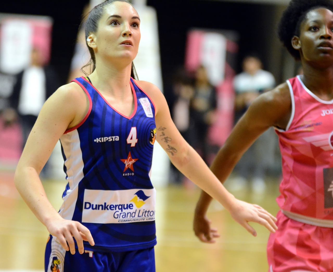 Aline_Attend_Ballon_F