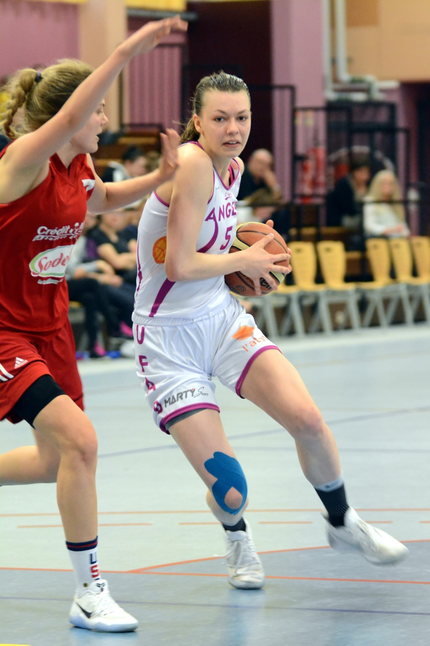 Farkasova_Défend_Martinet_2_F