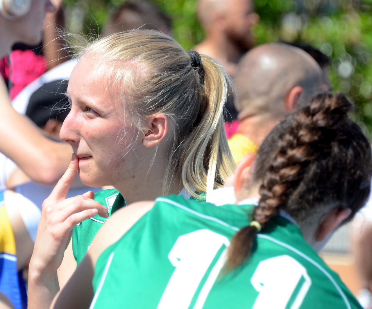 Pin_Bro_Doigt_Bouche_F