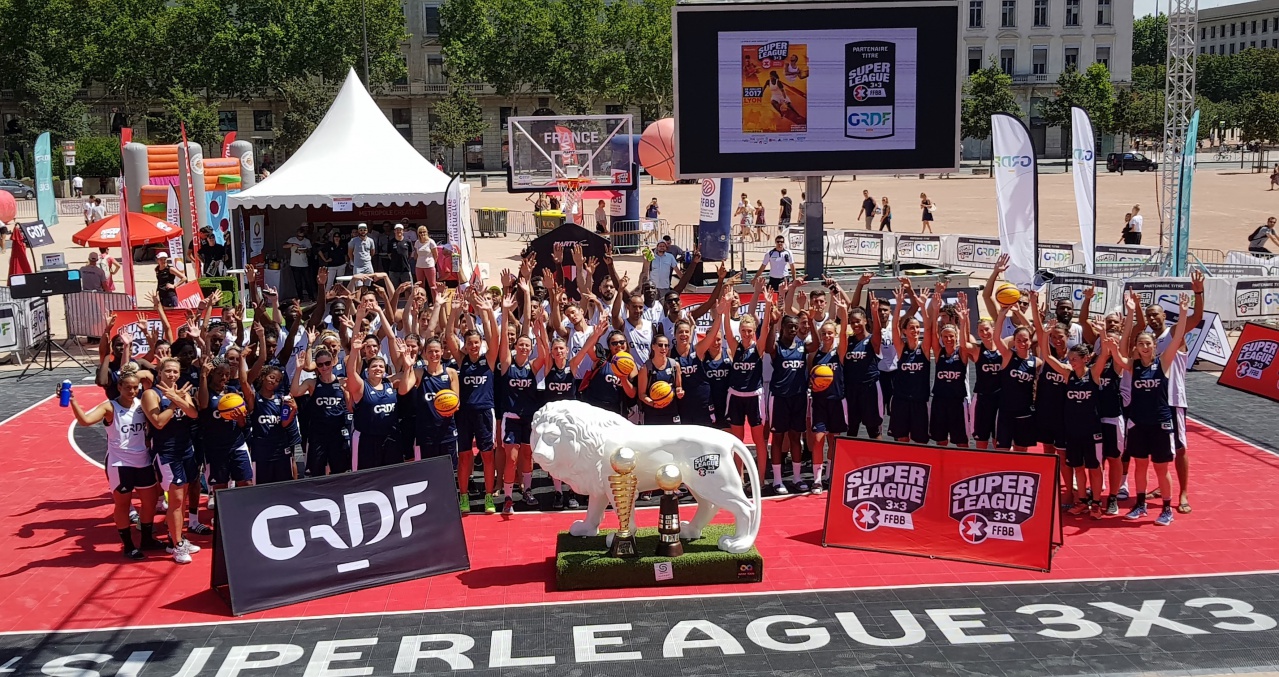 Equipes_Au_Complet_F