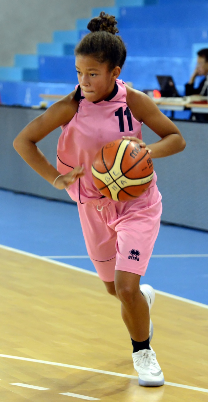 Ozier_Lafontaine_Dribble_F