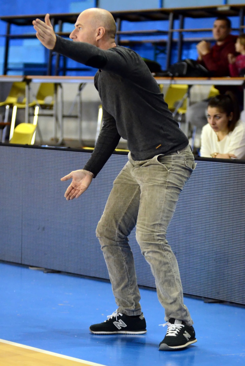 0_Coach_Nicloas_Perez_2_F