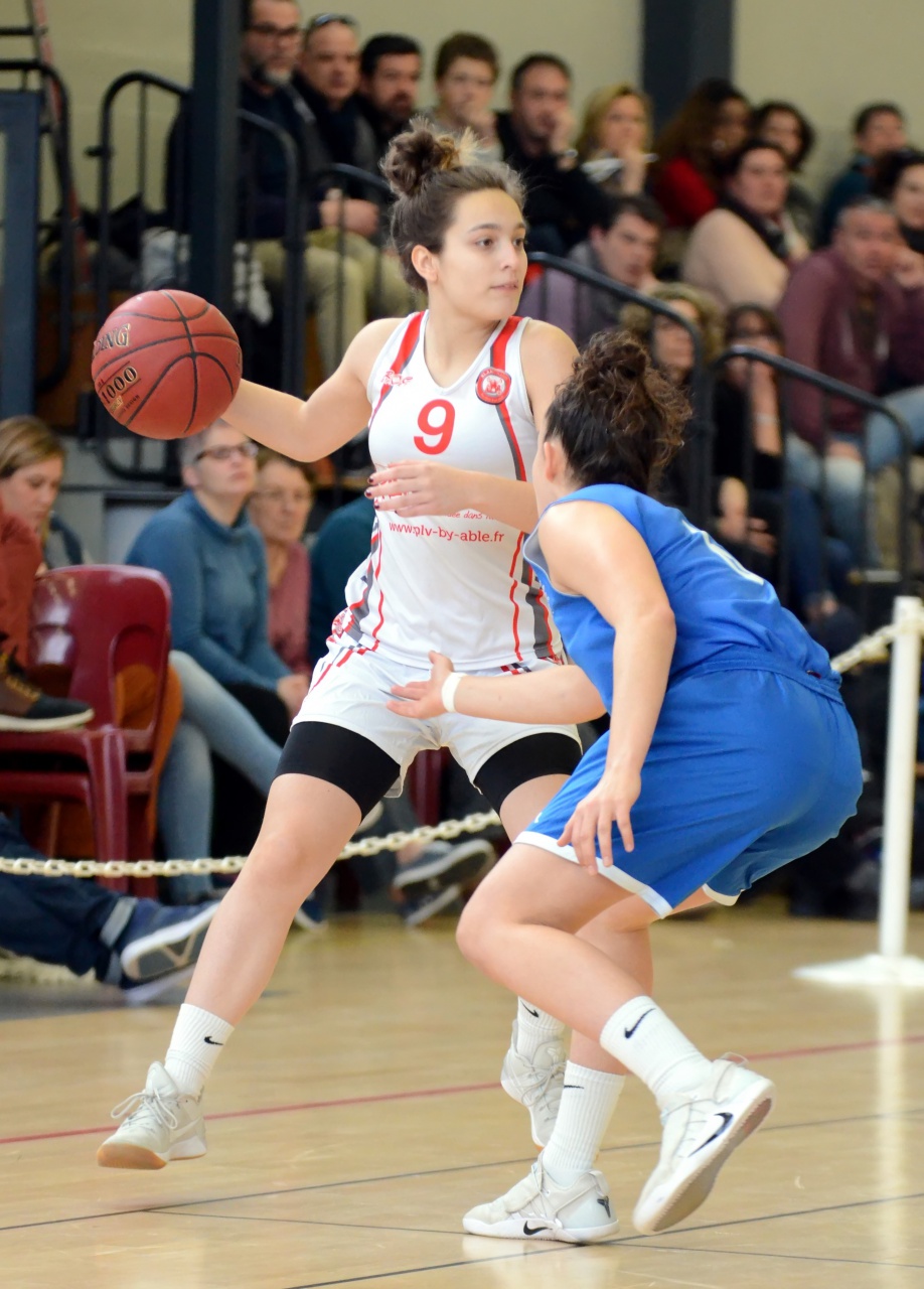 Gwendoline_Défend_F