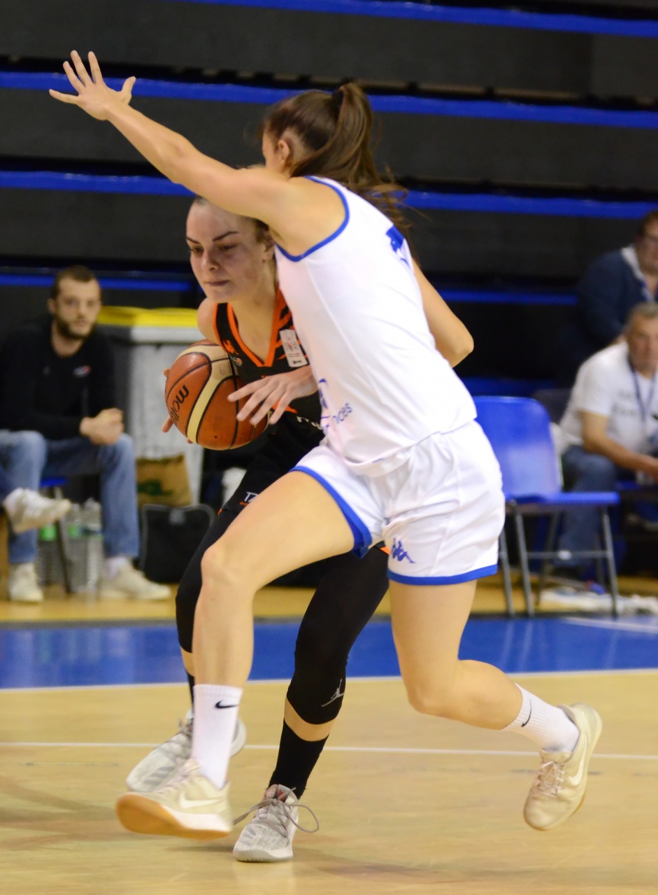 0_Peyregne_Défendue_F