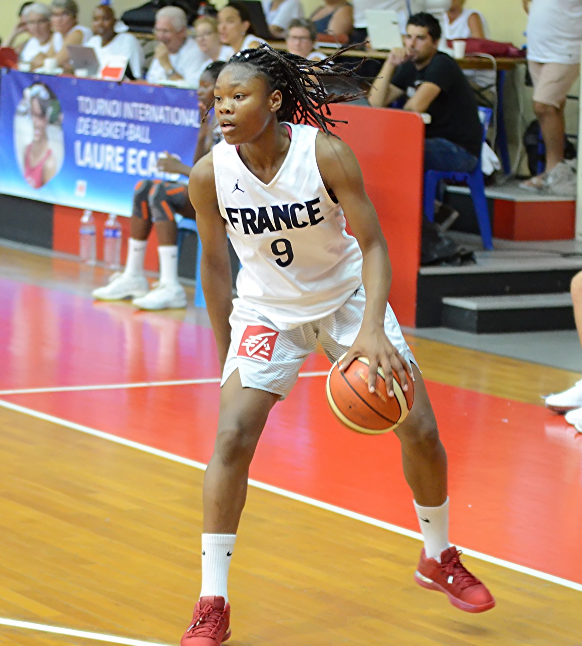 Fra_Kapinga_Dribble_F